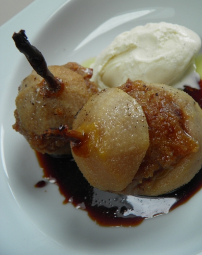 poires,jefkes,beurré chaboceau,vin blanc,badiane,coriandre,poivre noir,cannelle,vanille,sucre,anis etoilé,girofle,citron,orange,pain d'epices,amandes,miel,ricotta