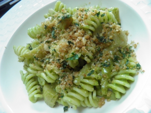 fusilli,pâtes,basilic,pignons,ail,epinards,artichauts,chapelure,persil,parmesan,citron,orange,thym,vin blanc sec