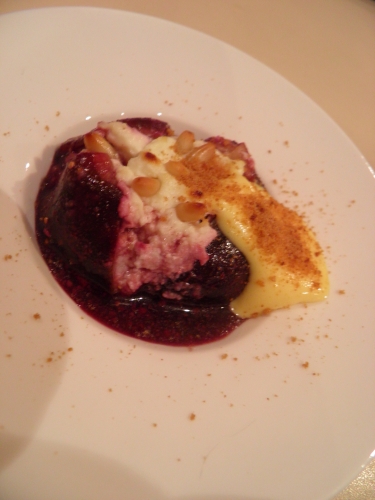 Figues, Cannelle, Vanille, Cardamome, Vin Rouge, Anis Etoilé, Advocaat, Pain d'Epices, Orange, Citron, Miel, Ricotta, Chèvre Frais, Huile d'Olive, Pignons de Pin, Oeufs