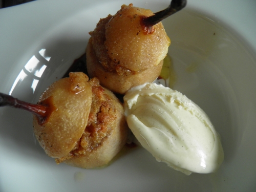 poires,jefkes,beurré chaboceau,vin blanc,badiane,coriandre,poivre noir,cannelle,vanille,sucre,anis etoilé,girofle,citron,orange,pain d'epices,amandes,miel,ricotta