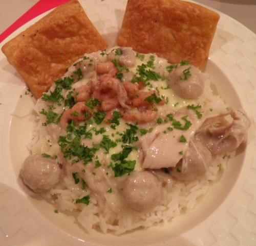 Poulet, Carotte, Poireau, Oignon, Céleri Vert, Oeufs, Citron, Haché de Porc, Porc, Pâte Feuilletée, Persil, Crevettes Grises, Girofle, Champignons, Muscade, Cayenne, Riz