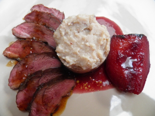 canard,magret,miel,vinaigre de cidre,alma mater,moutarde,céléri rave,marrons,châtaignes,zaatar,coings,vin rouge,cannelle,clous de girofle,jus d'orange,cardamome,sucre de canne,crème de cassis,anis etoilé,gingembre,bouillon de légumes,huile de noix,huile de cacaouettes,pommes de terre