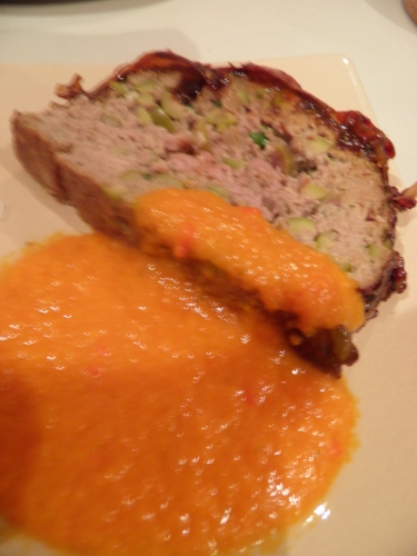 tomates,poivron rouge,gingembre,piment vert,piment d'espelette,basilic,haché,boeuf,porc,worcestershire,olives vertes,crème d'olives vertes,pesto,sirop de liège,ketchup,vinaigre,sucre de canne,flocons d'avoine,pancetta