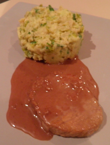 porc,moutarde violette de brives,choux de bruxelles,fond de veau,vin blanc,pommes de terre,oignon rouge,sucre brun,miel