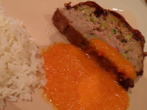 tomates,poivron rouge,gingembre,piment vert,piment d'espelette,basilic,haché,boeuf,porc,worcestershire,olives vertes,crème d'olives vertes,pesto,sirop de liège,ketchup,vinaigre,sucre de canne,flocons d'avoine,pancetta