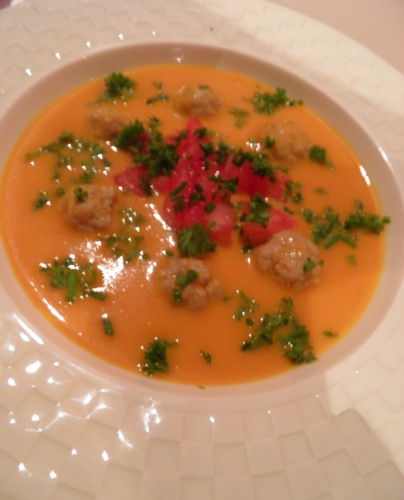 tomates,crème,carotte,poireau,oignon,céleri,ciboulette,bouillon de volaille,haché de veau,haché de porc,cayenne,paprika,curry,madère,chapelure