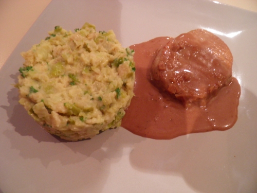 porc,moutarde violette de brives,choux de bruxelles,fond de veau,vin blanc,pommes de terre,oignon rouge,sucre brun,miel