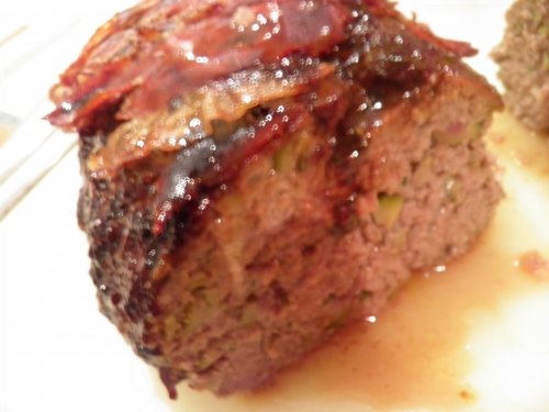 tomates,poivron rouge,gingembre,piment vert,piment d'espelette,basilic,haché,boeuf,porc,worcestershire,olives vertes,crème d'olives vertes,pesto,sirop de liège,ketchup,vinaigre,sucre de canne,flocons d'avoine,pancetta