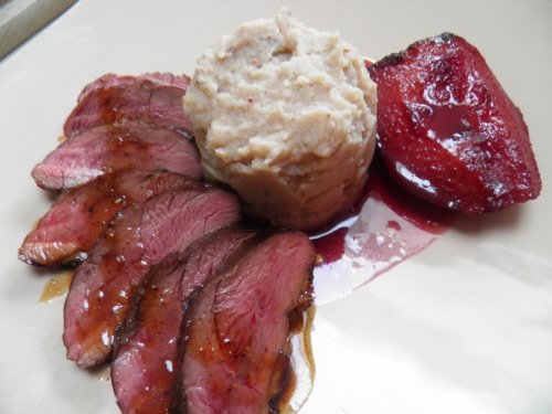 canard,magret,miel,vinaigre de cidre,alma mater,moutarde,céléri rave,marrons,châtaignes,zaatar,coings,vin rouge,cannelle,clous de girofle,jus d'orange,cardamome,sucre de canne,crème de cassis,anis etoilé,gingembre,bouillon de légumes,huile de noix,huile de cacaouettes,pommes de terre