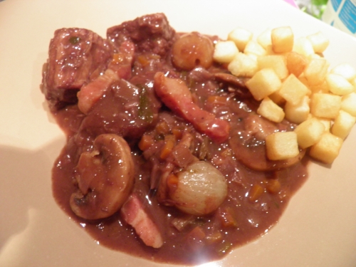 boeuf,vin rouge,poireaux,celeri,carotte,ail,oignons grelots,saindoux,marc de bourgogne