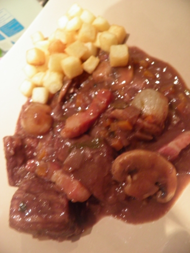 boeuf,vin rouge,poireaux,celeri,carotte,ail,oignons grelots,saindoux,marc de bourgogne