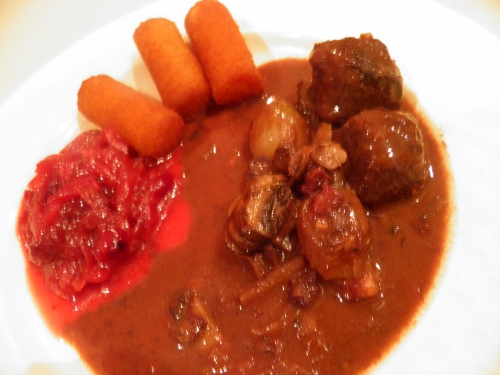 chevreuil,vin blanc,poire williams,celeri rave,sang,groseilles,vin rouge,cannelle