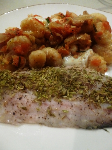 bar,tomates,mozzarella,graines de fenouil,gnocchis,romarin