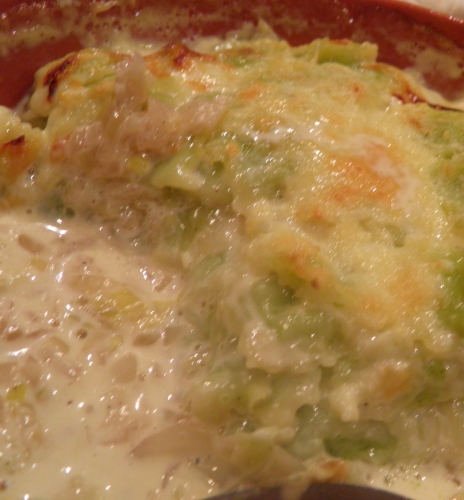 ravioles du dauphiné,oignons roses de roscoff,poireau,morilles,ail,cantal,crème liquide,ciboulette,muscade,fond de volaille,graisse de canard,vin blanc