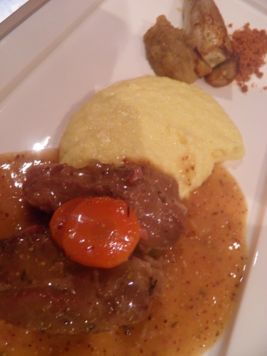 joues de porc,porc,westmalle triple,moutarde,tierentyn,fond de boeuf,lard fumé,carotte,céleri,céleri rave,saindoux,oignons doux,bouillon de volaille,vin blanc doux,muscade,chicons,speculoos,polenta,mascarpone,provolone picante