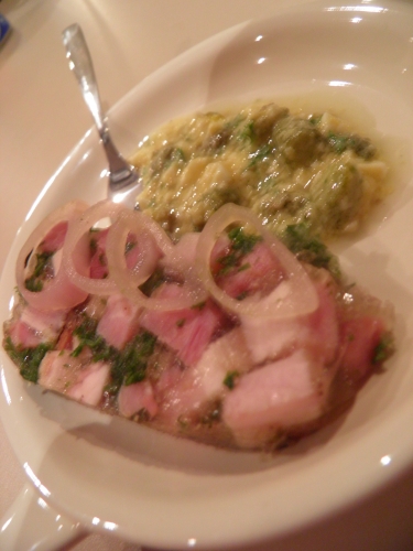 jambon breydel,bouillon de volaille,vin blanc,ail,persil,gelatine,oeufs,moutarde,câpres,cornichons,vinaigre de chardonay,huile d'arachide,sucre,vinaigre d'estragon,graines de coriandre,thym,estragon,echalotes