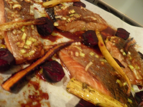saumon,sauce teriyaki,ail,poireau,gingembre,betteraves,mini betteraves,carottes,piment d'espelette