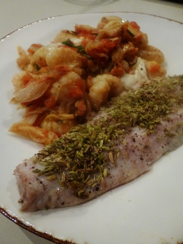 bar,tomates,mozzarella,graines de fenouil,gnocchis,romarin