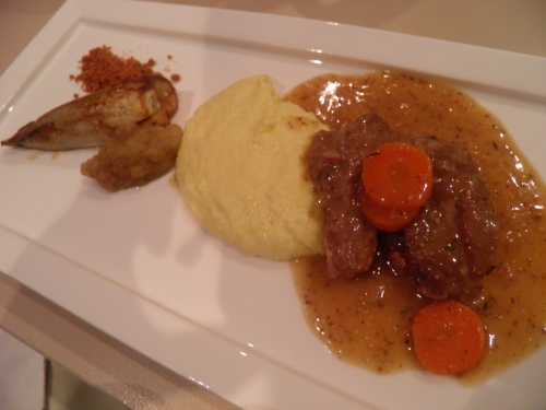 joues de porc,porc,westmalle triple,moutarde,tierentyn,fond de boeuf,lard fumé,carotte,céleri,céleri rave,saindoux,oignons doux,bouillon de volaille,vin blanc doux,muscade,chicons,speculoos,polenta,mascarpone,provolone picante