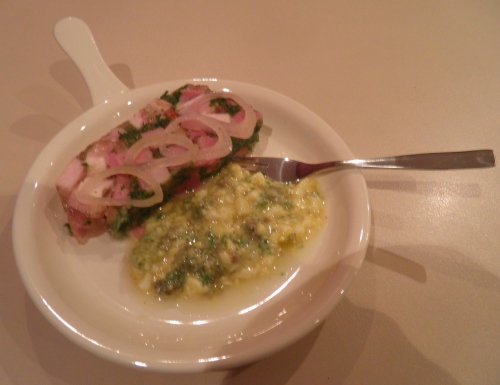 jambon breydel,bouillon de volaille,vin blanc,ail,persil,gelatine,oeufs,moutarde,câpres,cornichons,vinaigre de chardonay,huile d'arachide,sucre,vinaigre d'estragon,graines de coriandre,thym,estragon,echalotes