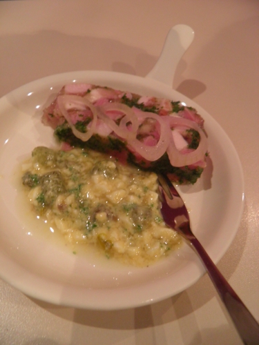 jambon breydel,bouillon de volaille,vin blanc,ail,persil,gelatine,oeufs,moutarde,câpres,cornichons,vinaigre de chardonay,huile d'arachide,sucre,vinaigre d'estragon,graines de coriandre,thym,estragon,echalotes