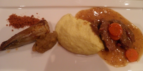 joues de porc,porc,westmalle triple,moutarde,tierentyn,fond de boeuf,lard fumé,carotte,céleri,céleri rave,saindoux,oignons doux,bouillon de volaille,vin blanc doux,muscade,chicons,speculoos,polenta,mascarpone,provolone picante