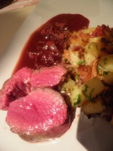 girolles,pommes de terre,biche,jambon de bayonne,ciboulette,chapelure,vin rouge,vinaigre balsamique,fond de gibier,fond de veau,sucre brun,thym,gelée d'airelles,cranberry's,chocolat noir,valrhona