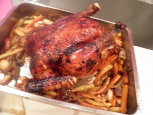 châpon,baies de genièvre,graisse d'oie,graisse de canard,bouillon de volaille,4 épices,clous de girofle,graines de coriandre,foie gras,marrons,pistaches,miel,badiane,foies de volaille,petit suisse,muscade,cannelle,pain d'epice,coing,pommes,poires,farce fine,lard,calvados,cayenne,vanille,miel d'acaccia,sucre roux,carottes,navets,panais,racine de persil,cerfeuil tubéreux,porto,fond de gibier,banuyls,sirop barraban,vinaigre balsamique