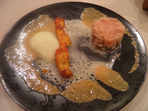 king crabe,curcuma,gingembre,piment d'espelette,coriandre,citronelle,pamplemousse,gelatine,granny smith,tourteau,artichauts,wakamé,sésame,lait de coco,curry rouge,vin blanc,champignons,cognac,noilly prat,fond de crustacés,pomme de terre,crème,muscade