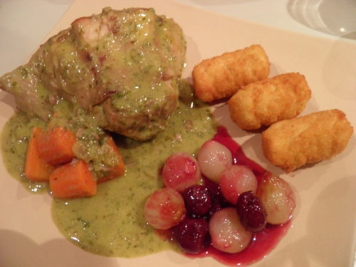 lapin,carottes,crème,oeufs,cerfeuil,estragon,persil,fond blanc,bouillon de volaille,cerises du nord,gelée d'airelles,moutarde,oignons grelots,vin blanc sec,vin moelleux,pacherenc,coriandre,vinaigre de vin blanc