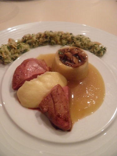 pigeonnaux,coriandre,graisse d'oie,gingembre,fond de volaille,saison de pipaix,bière,brasserie à vapeur,pancetta,lard,andouilette de guimene,panais,galak,chocolat blanc,coques,huile de maïs,citronelle,citron vert,vinaigre à sushi,menthe,piment d'espelette,semoule,huile de pépins de raisin,citron confit,pistaches d'iran,sauce hoisin,kefir,sucre de canne