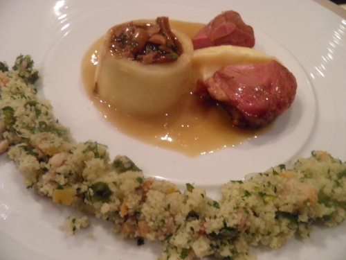 pigeonnaux,coriandre,graisse d'oie,gingembre,fond de volaille,saison de pipaix,bière,brasserie à vapeur,pancetta,lard,andouilette de guimene,panais,galak,chocolat blanc,coques,huile de maïs,citronelle,citron vert,vinaigre à sushi,menthe,piment d'espelette,semoule,huile de pépins de raisin,citron confit,pistaches d'iran,sauce hoisin,kefir,sucre de canne