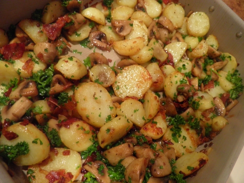 canard,canard confit,champignons,jambon cru,graisse d'oie,pommes de terre,persil,câpres