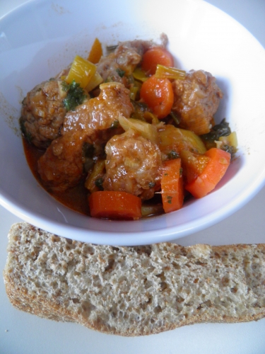 veau,epaule de veau,pommes de terre,navets,carottes,fenouil,piment d'espelette,carvi,bergamote,oranges,poireaux,butternut,céleri,sauge,miel,gingembre,vin blanc sec,bouillon de volaille