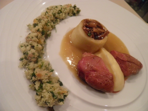 pigeonnaux,coriandre,graisse d'oie,gingembre,fond de volaille,saison de pipaix,bière,brasserie à vapeur,pancetta,lard,andouilette de guimene,panais,galak,chocolat blanc,coques,huile de maïs,citronelle,citron vert,vinaigre à sushi,menthe,piment d'espelette,semoule,huile de pépins de raisin,citron confit,pistaches d'iran,sauce hoisin,kefir,sucre de canne