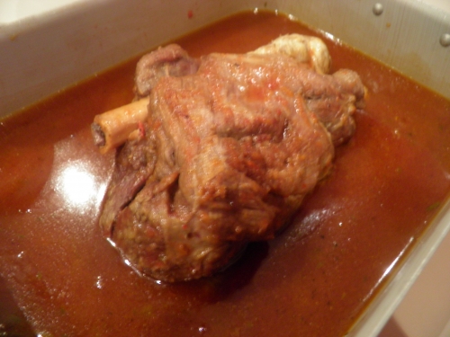 agneau,gigot d'agneau,fond d'agneau,fond de veau,carottes,oignons,céleri,tomates,romarin,coriandre,cumin,clous de girofle,ail,vin blanc,sel au piment d'espelette,gros sel, haricots, vinaigre de vin blanc