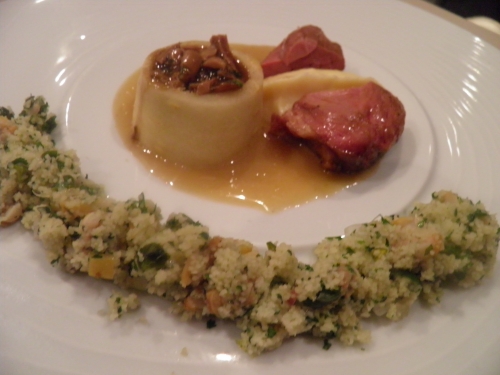 pigeonnaux,coriandre,graisse d'oie,gingembre,fond de volaille,saison de pipaix,bière,brasserie à vapeur,pancetta,lard,andouilette de guimene,panais,galak,chocolat blanc,coques,huile de maïs,citronelle,citron vert,vinaigre à sushi,menthe,piment d'espelette,semoule,huile de pépins de raisin,citron confit,pistaches d'iran,sauce hoisin,kefir,sucre de canne