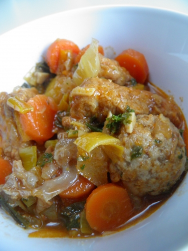 veau,epaule de veau,pommes de terre,navets,carottes,fenouil,piment d'espelette,carvi,bergamote,oranges,poireaux,butternut,céleri,sauge,miel,gingembre,vin blanc sec,bouillon de volaille