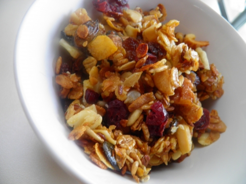 jus d'orange,flocons d'avoine,flocons 5 céréales,noix de cajou,noix,noisettes,graines de tournesol,graines de potiron,amandes effilées,graines de lin,graines de sésame,fleur de sel,miel,sucre de canne,cranberries,raisins secs,noix de coco,bananes sèchées,dattes