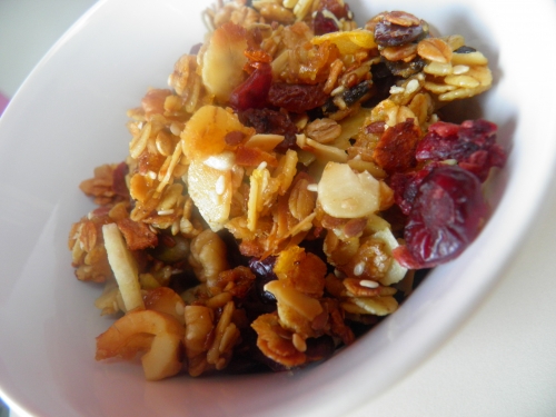 jus d'orange,flocons d'avoine,flocons 5 céréales,noix de cajou,noix,noisettes,graines de tournesol,graines de potiron,amandes effilées,graines de lin,graines de sésame,fleur de sel,miel,sucre de canne,cranberries,raisins secs,noix de coco,bananes sèchées,dattes