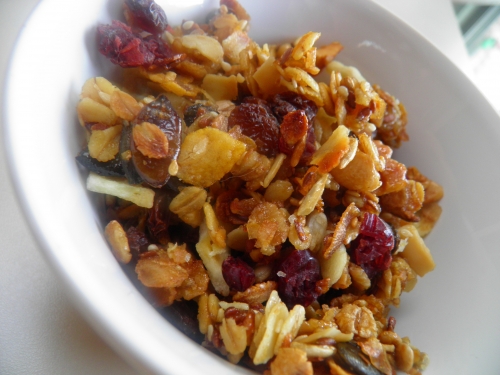 jus d'orange,flocons d'avoine,flocons 5 céréales,noix de cajou,noix,noisettes,graines de tournesol,graines de potiron,amandes effilées,graines de lin,graines de sésame,fleur de sel,miel,sucre de canne,cranberries,raisins secs,noix de coco,bananes sèchées,dattes