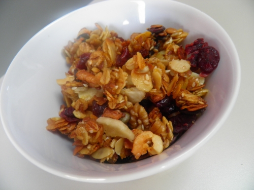 jus d'orange,flocons d'avoine,flocons 5 céréales,noix de cajou,noix,noisettes,graines de tournesol,graines de potiron,amandes effilées,graines de lin,graines de sésame,fleur de sel,miel,sucre de canne,cranberries,raisins secs,noix de coco,bananes sèchées,dattes