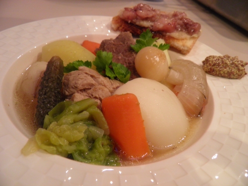 queue de boeuf,jarret de veau,jarret de boeuf,jambonneau,moelle,carottes,navets,chou frisé,céleri rave,chou rave,poireaux,topinambours,pommes de terre,oignons,girofle,céleri,bouquet garni,ail,persil,miso