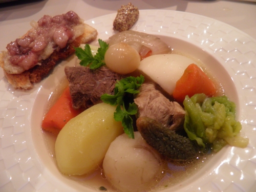 queue de boeuf,jarret de veau,jarret de boeuf,jambonneau,moelle,carottes,navets,chou frisé,céleri rave,chou rave,poireaux,topinambours,pommes de terre,oignons,girofle,céleri,bouquet garni,ail,persil,miso