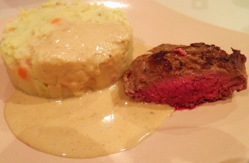 cheval,moutarde de dijon,muscade,légumes de pot-au-feu,bouillon de pot-au-feu,pommes de terre,crème liquide,échalotes,vin blanc