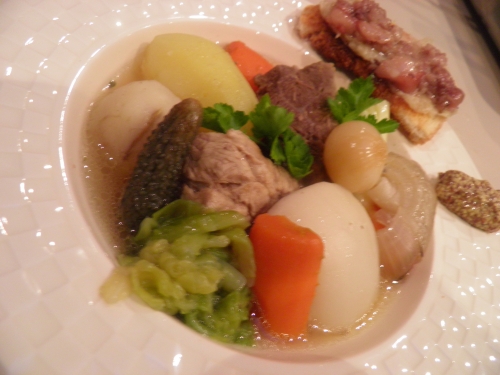 queue de boeuf,jarret de veau,jarret de boeuf,jambonneau,moelle,carottes,navets,chou frisé,céleri rave,chou rave,poireaux,topinambours,pommes de terre,oignons,girofle,céleri,bouquet garni,ail,persil,miso