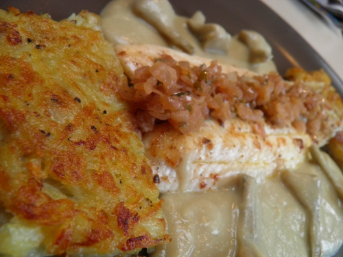 artichauts,bouillon de volaille,fenouil,crème epaisse,soles,artichauts poivrade,olives noires,citron,oignons roses,estragon,vinaigre de sherry,aubergine,tapenade d'olives noires,basilic,pommes de terre