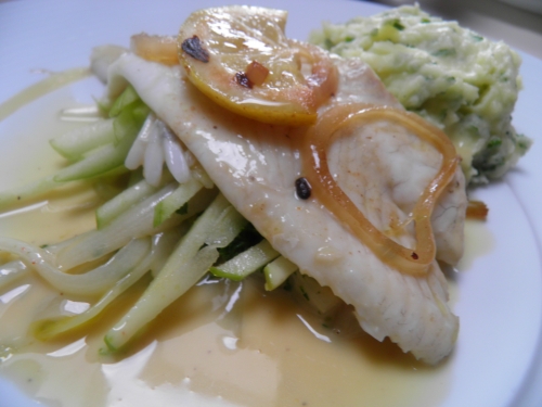 barbue,chicons,granny smith,echalote,vadouvan,noilly prat,citron,céleri,vin blanc,bintjes,pommes de terre,fumet de poisson,beurre,persil,ciboulette