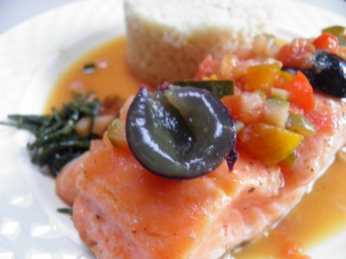saumon,gamba's,salicorne,tomate,poivron jaune,courgette,raisins bleux,bière framboise,orange,fumet de poisson,couscous