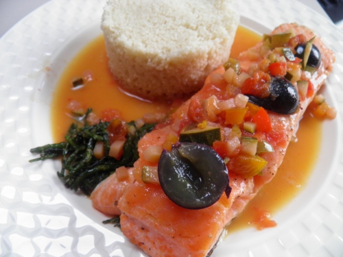saumon,gamba's,salicorne,tomate,poivron jaune,courgette,raisins bleux,bière framboise,orange,fumet de poisson,couscous